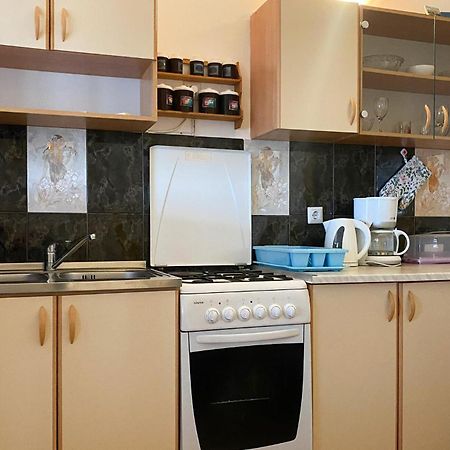 1 Bedroom Awesome Apartment In Liznjan Bagian luar foto