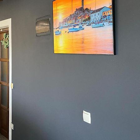 1 Bedroom Awesome Apartment In Liznjan Bagian luar foto